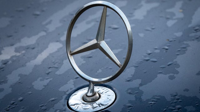 Building Reflections on Mercedes Hood 