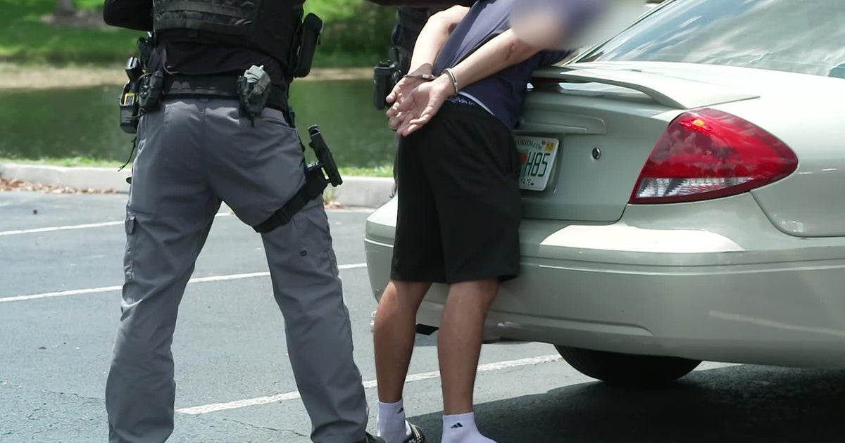 ICE nabs Venezuelan murder suspect in South Florida during CBS News Miami ride-along ICE nabs Venezuelan murder suspect in South Florida during CBS News Miami ride-along