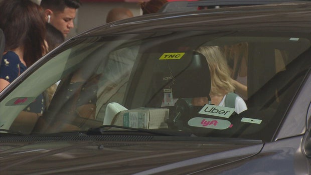 rideshare-driver-vehicle-uber-lyft.jpg 