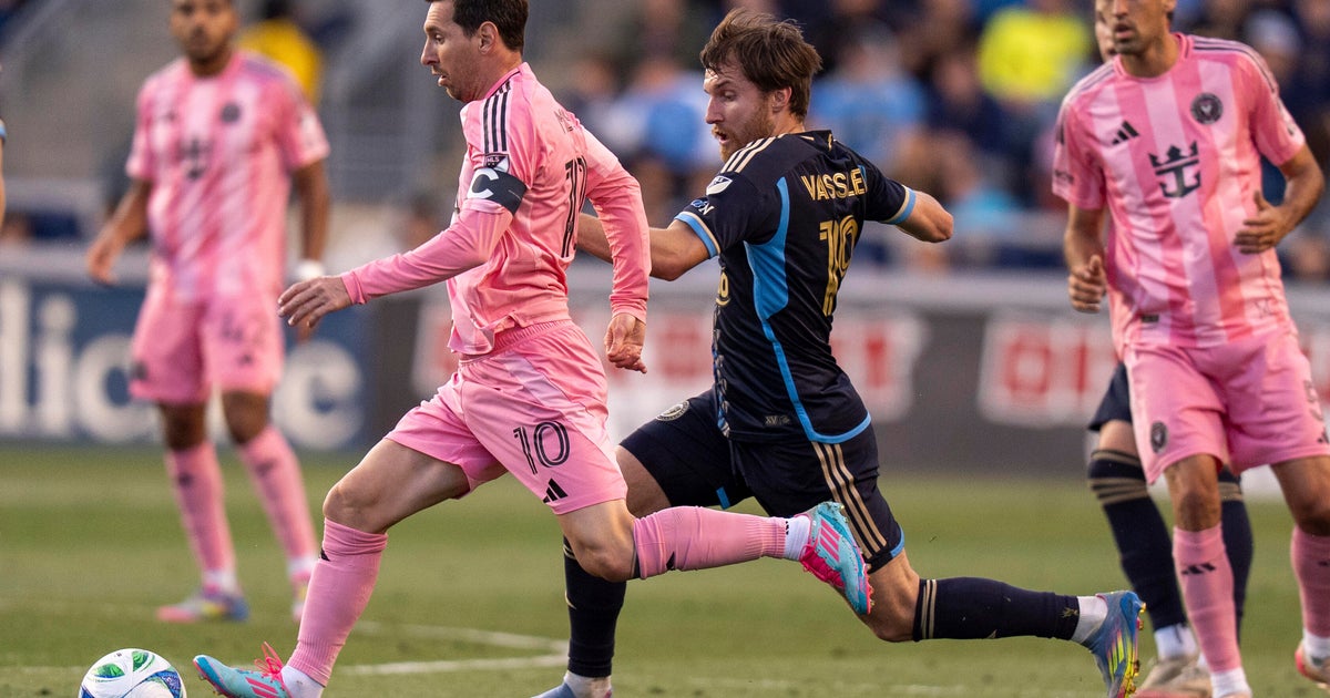 Messi’s late free kick goal sparks Inter Miami to rally for a 3-3 tie against Philadelphia Union