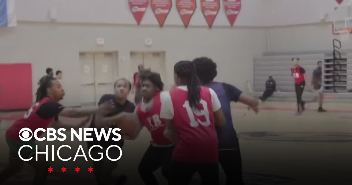 Basketball game, other events held to keep young people occupied, prevent violence in Chicago