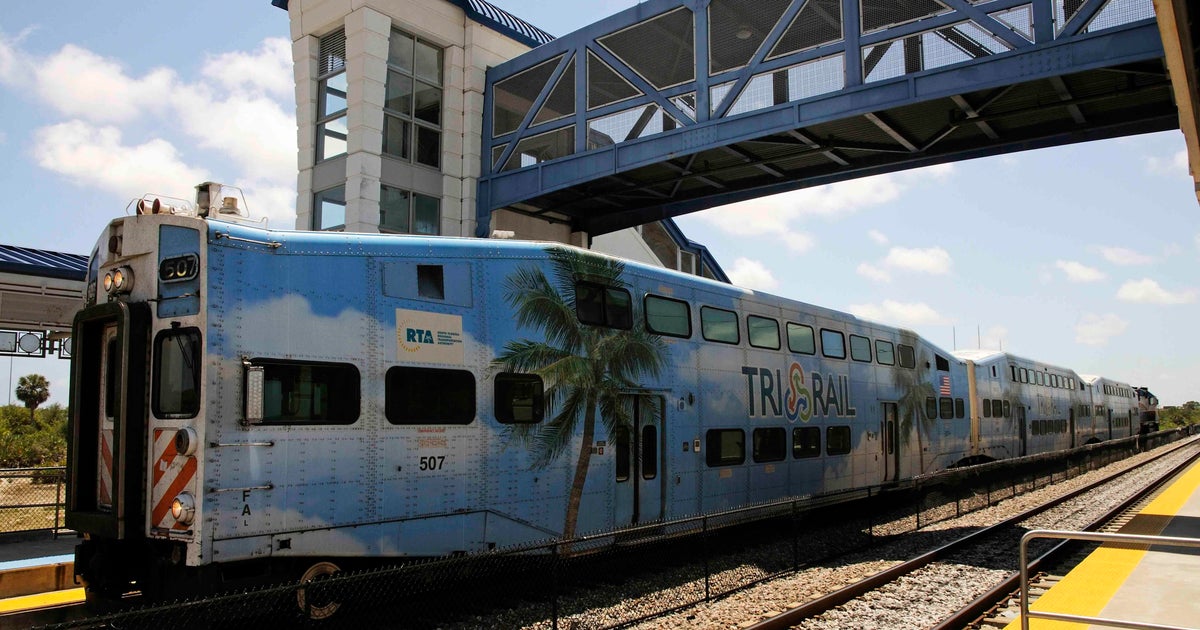 Person found dead on Tri-Rail tracks in Hollywood; service suspended both ways Person found dead on Tri-Rail tracks in Hollywood; service suspended both ways