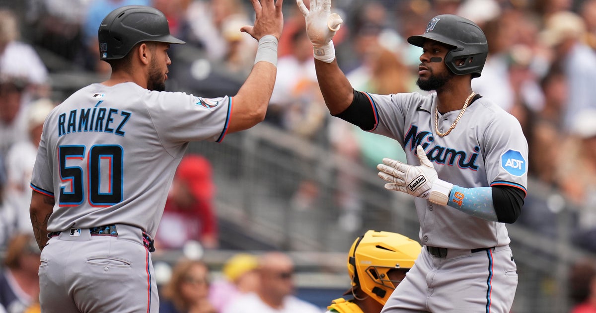 Marlins beat Padres 10-8 Marlins beat Padres 10-8