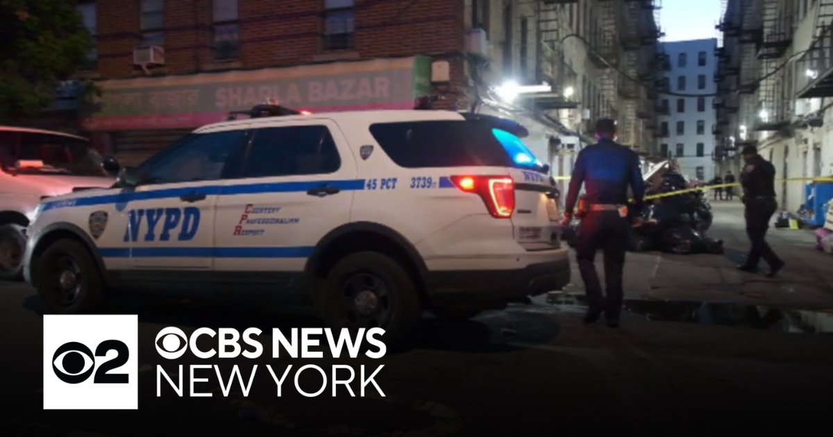 Suspect in custody in connection with attack on off-duty officer - CBS ...