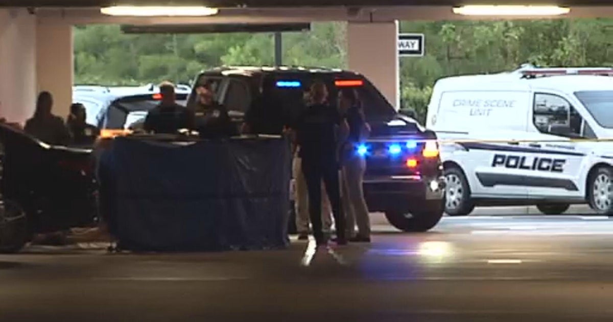 At least 1 dead after double stabbing in Sunrise, police say