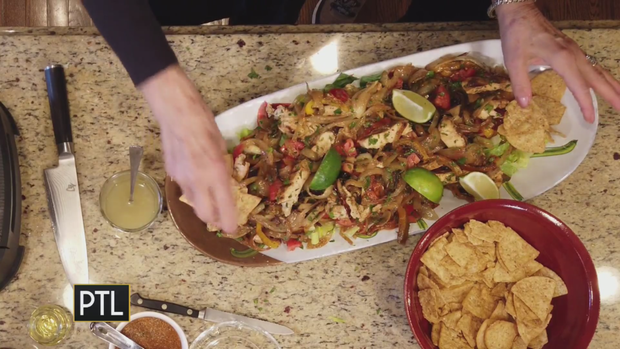 chicken-fajita-salad-rania.png 