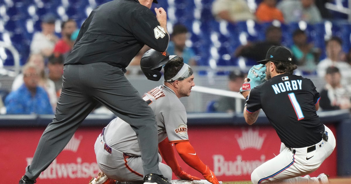 Giants beat Marlins 2-0 Giants beat Marlins 2-0