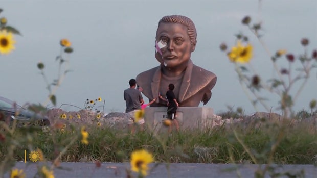 Elon-musk.jpg's bust 