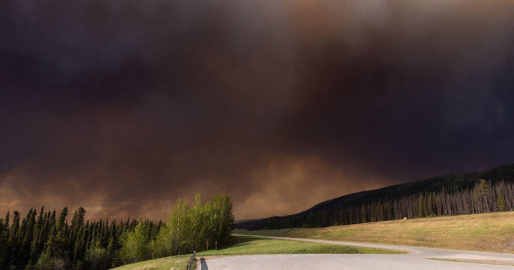 Kanada orman yangınları on binlerce kişiyi tahliye etmeye zorladı