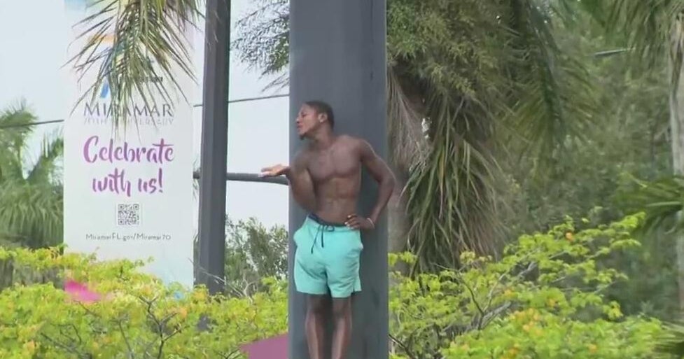 Man climbs light pole in Miramar, refuses to come down for four hours Man climbs light pole in Miramar, refuses to come down for four hours
