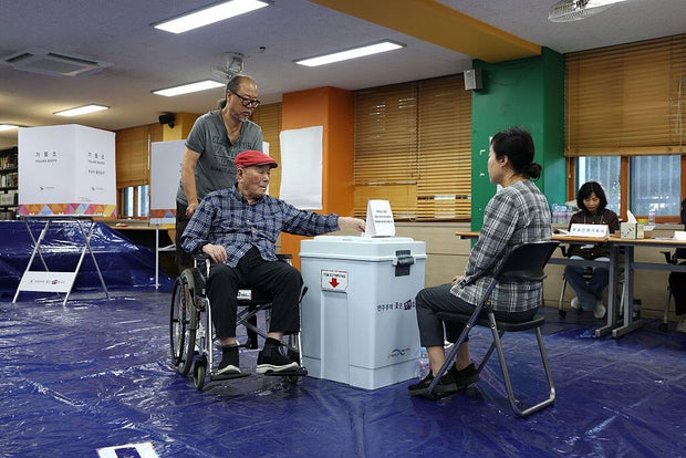 South Koreans vote for the new president after Yoon Suk Yeola, he kicked out over the martial real star-news.press/wp South Korea maintains presidential elections