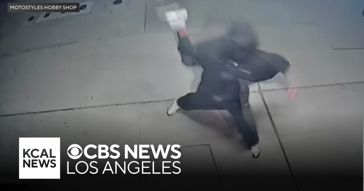 Vandals lob rocks in failed attempt to destroy Granada Hills storefront ...