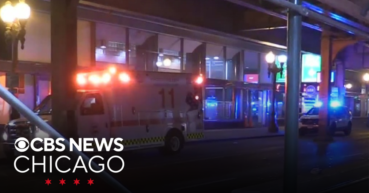 Man stabbed during argument on CTA platform in downtown Chicago - CBS ...