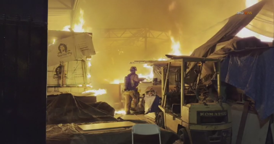 Fire in South Los Angeles burns multiple businesses 