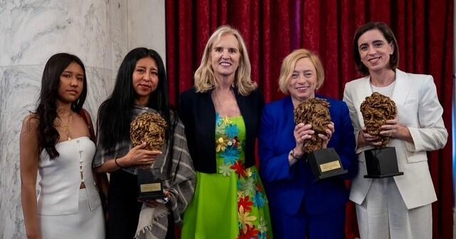 Immigration activist Jeanette Vizguerra's daughters accept RFK award 