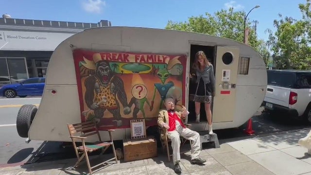 freak-family-road-show.jpg 