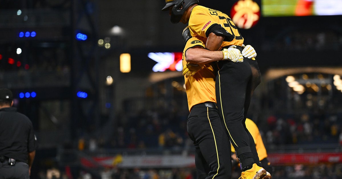 Gonzales' sacrifice fly lifts Pirates to win over Phillies 