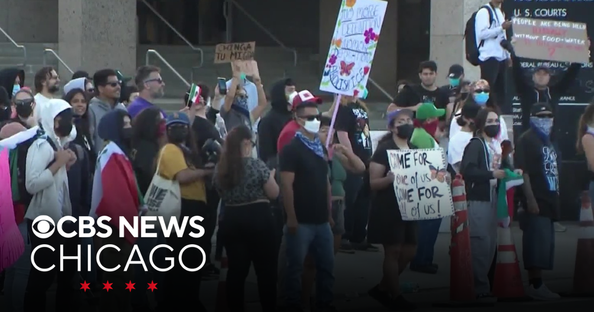 Tensions rise between protestors, police over ICE raids in LA - CBS Chicago