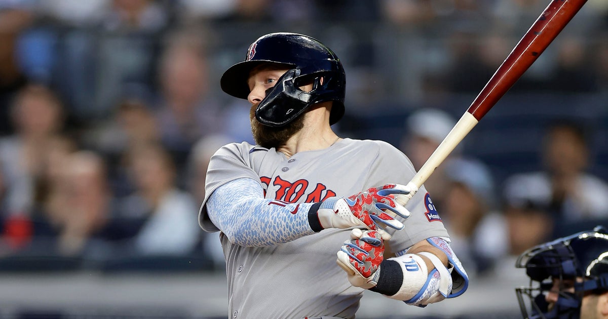 Red Sox beat Yankees, 10-7 