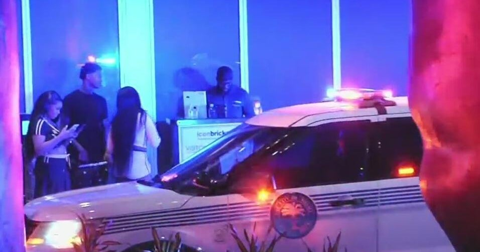 Man stabbed to death in Brickell - CBS Miami