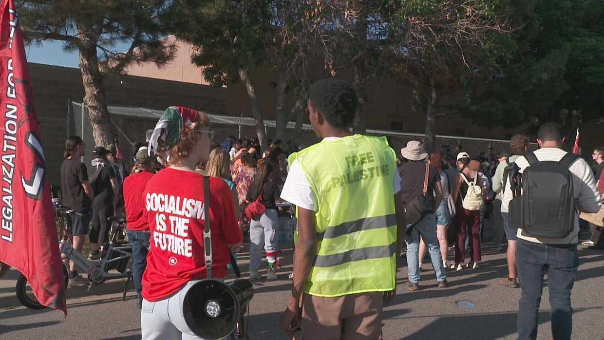 Protesters in Aurora rally against ICE amid growing tensions across the ...