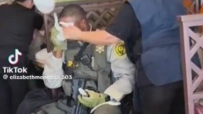compton-restaurant-helps-deputies.jpg 