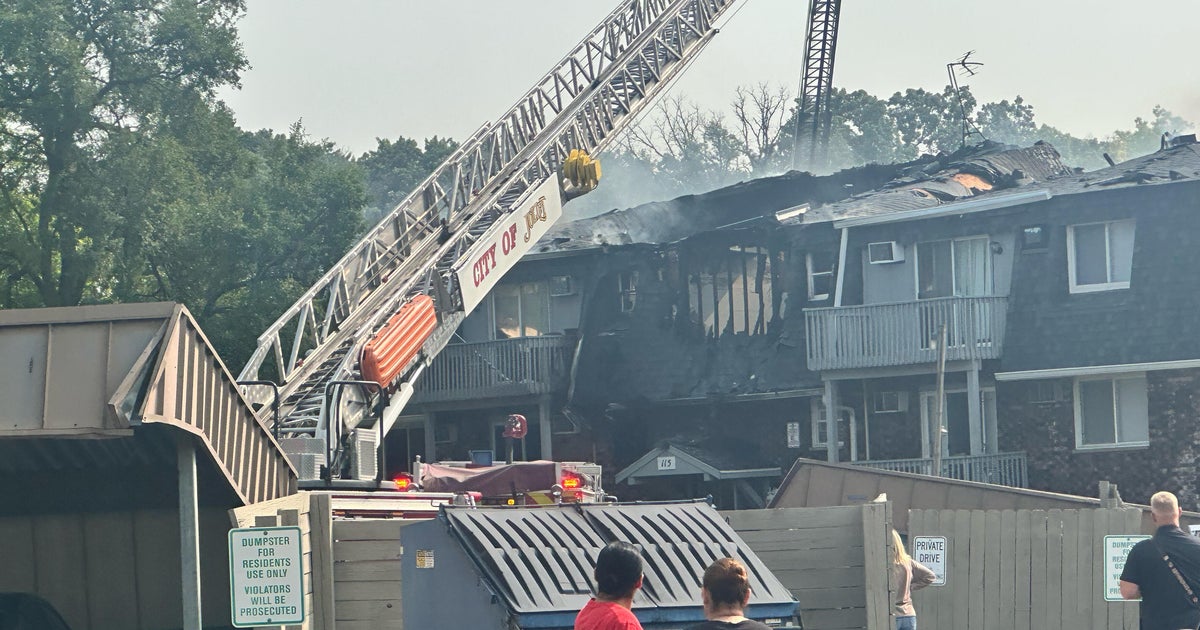 7 injured in apartment building fire in Joliet 