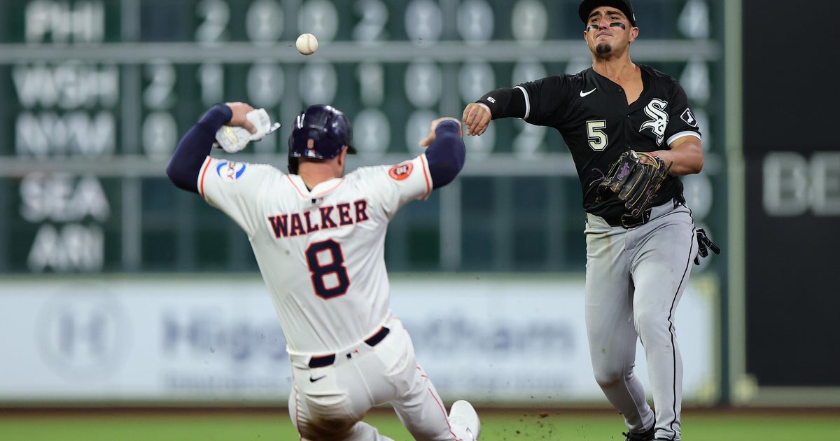 Robert and Smith help White Sox top Houston Astros 