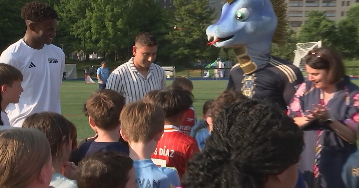 Philadelphia Union players, World Cup host committee host youth clinic 