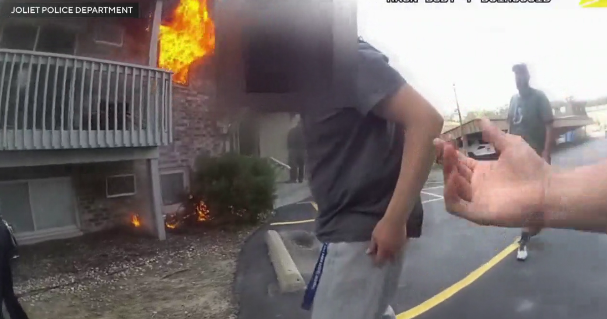 Trapped family rescued from Joliet fire: Video 