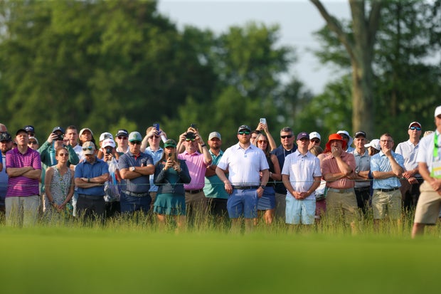 10-crowd-2.jpg 