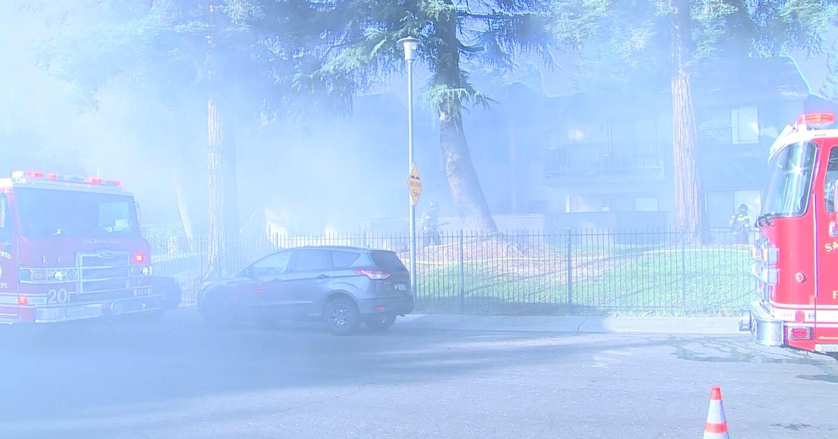 Two apartments destroyed, six damaged in Sacramento complex fire 