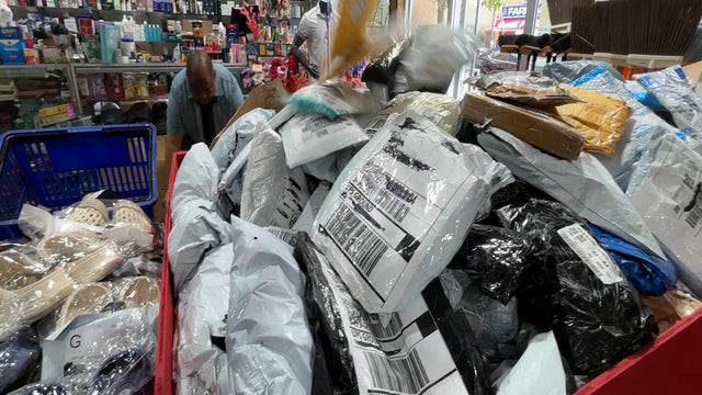 bx-store-selling-unopened-packages-pkg-el-00-09-02-00-still001.jpg 