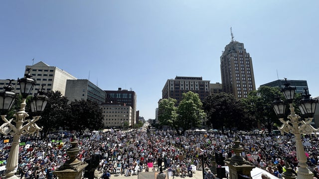 US-POLITICS-TRUMP-MILITARY-PROTEST 