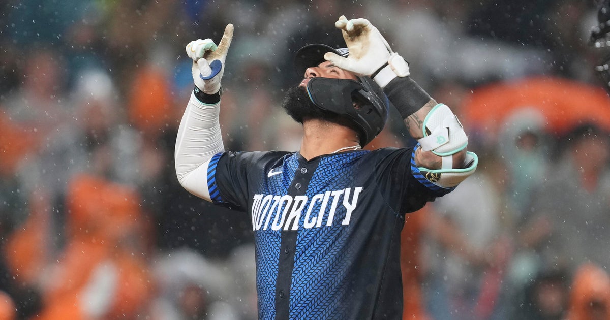 Torres, Greene lead Tigers to rainy 11-5 victory over the Reds 
