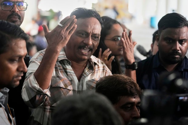 India plane crashes 