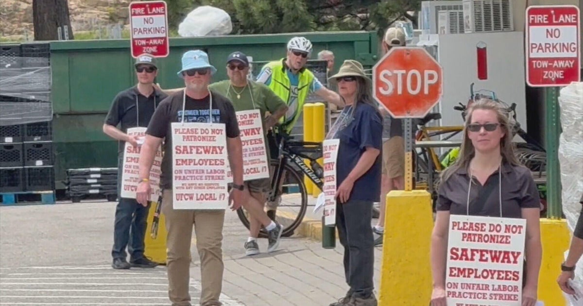 Estes Park shows support for local Safeway workers on strike 