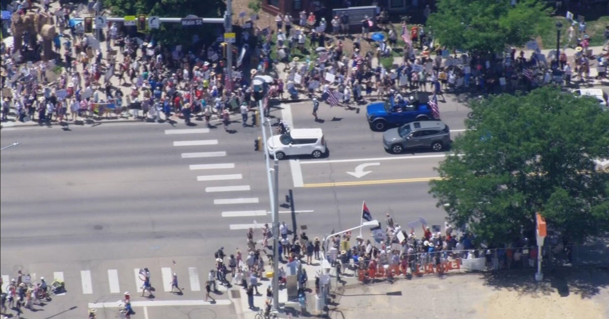 Coloradans in dozens of towns march in "No Kings" rallies 