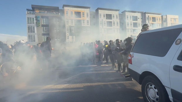 protest-agressive-mgraw-frame-8887.jpg 