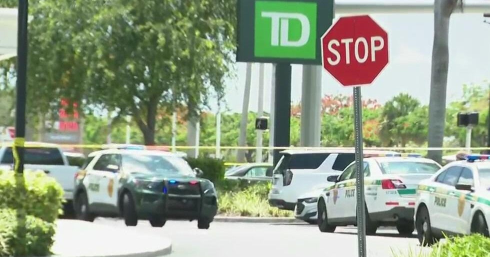 Two men injured in southwest Miami-Dade stabbing, sheriff’s office says Two men injured in southwest Miami-Dade stabbing, sheriff’s office says
