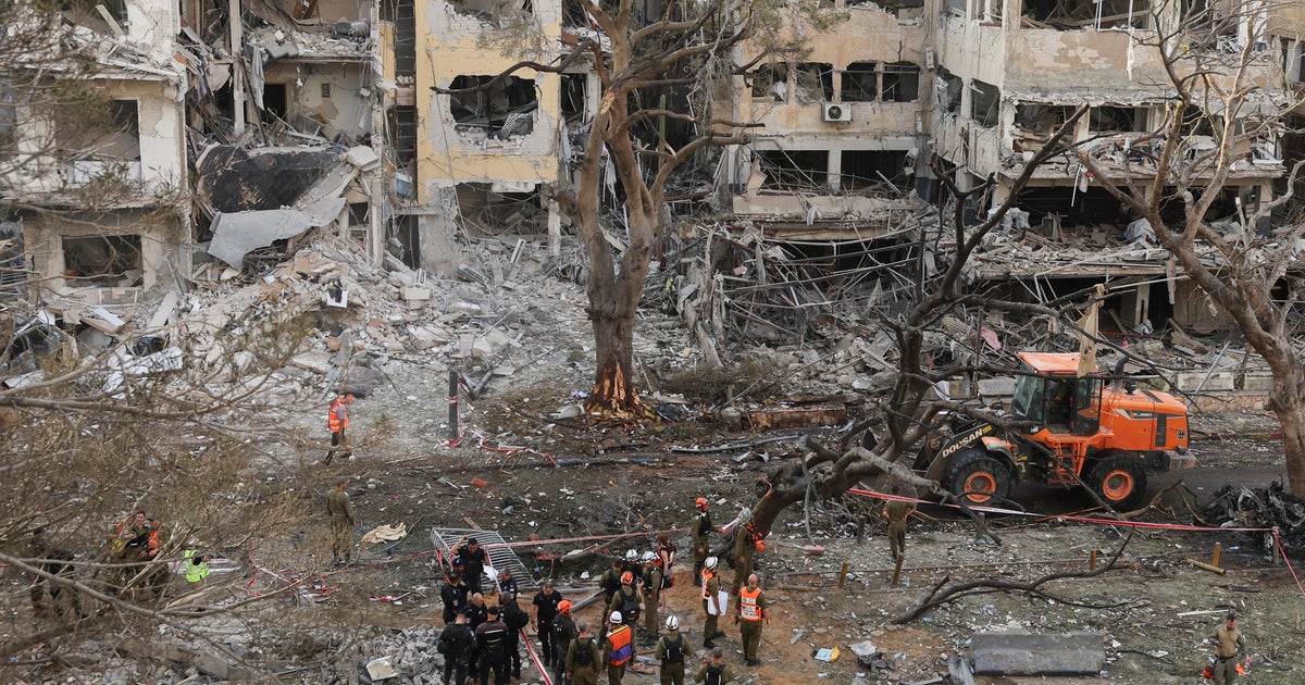 İsrail, İran'ı nükleer alanlara grevler başladığından beri sivilleri füzelerle hedeflemekle suçluyor.