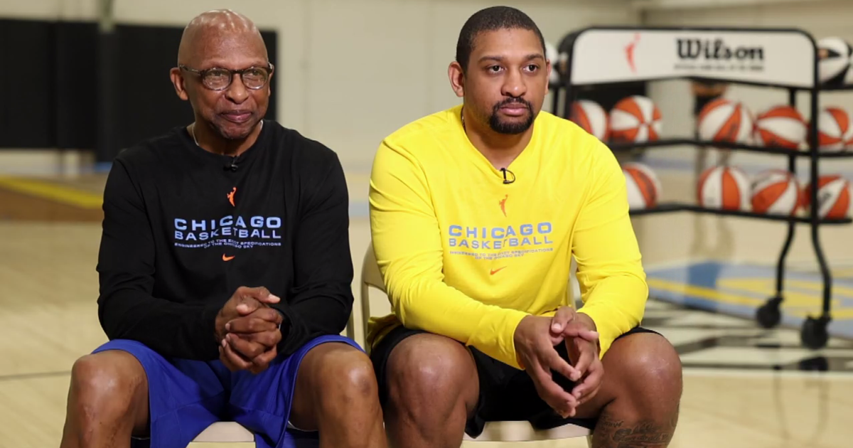 Chicago Sky coach Tyler Marsh and dad Donnie get to coach together on Father's Day 