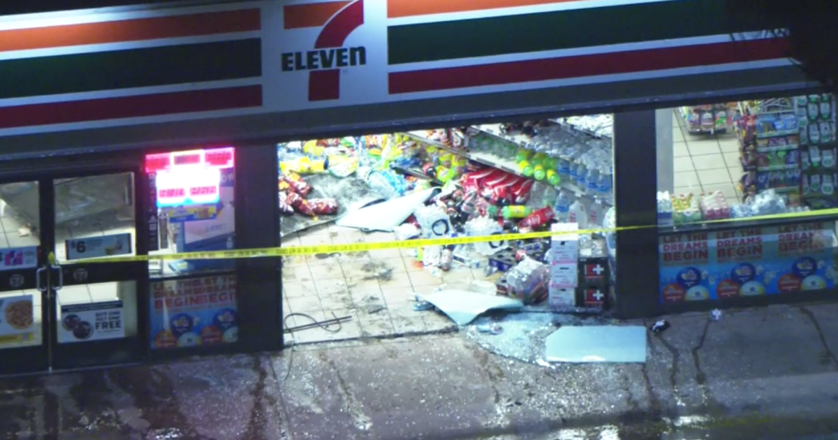 Driver flees after crashing into Hollywood 7-Eleven 