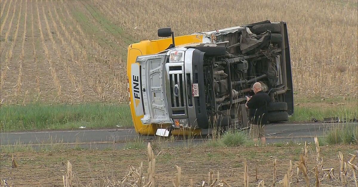5 hurt in crash involving shuttle bus leaving Denver International Airport 