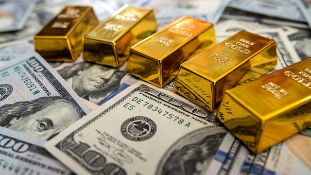 gold bar on 100 dollar bills 