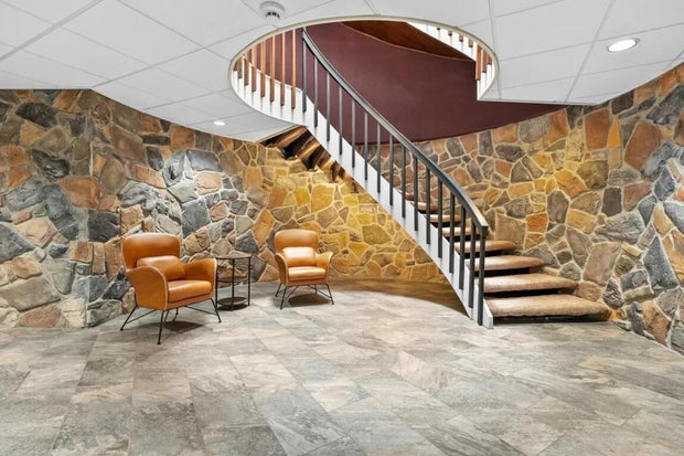 kalamazoo-dome-house-living-room.jpg 