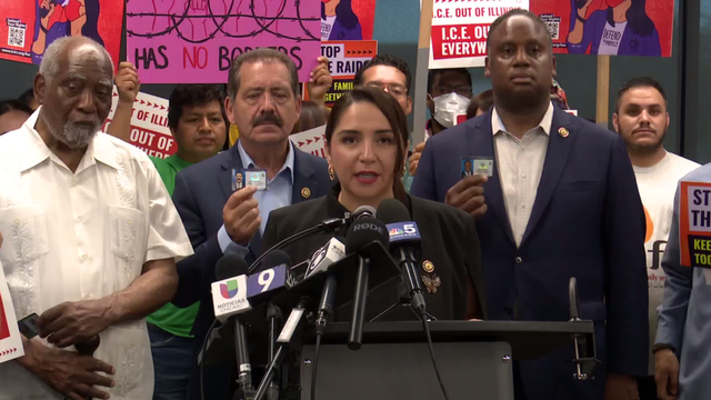 members-congress-denied-entry-broadview-ice-facility.png 