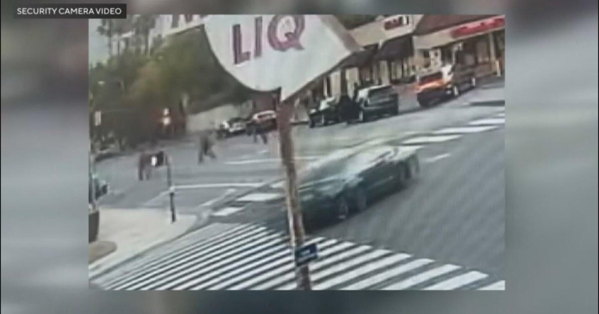 ICE agents detain six people outside Pasadena donut shop, witnesses say 