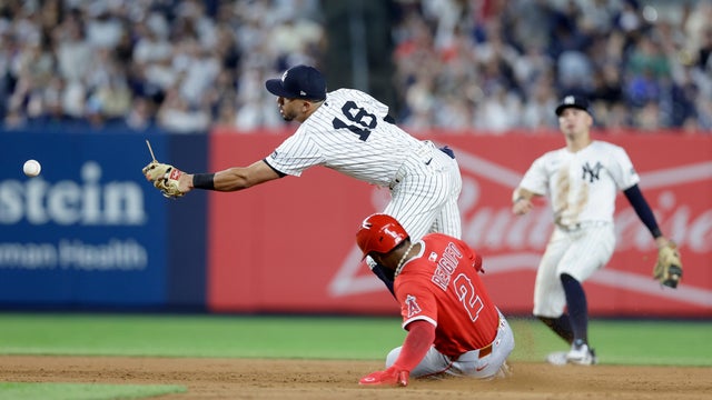 yankees-angels-anthony-volpe-error.jpg 