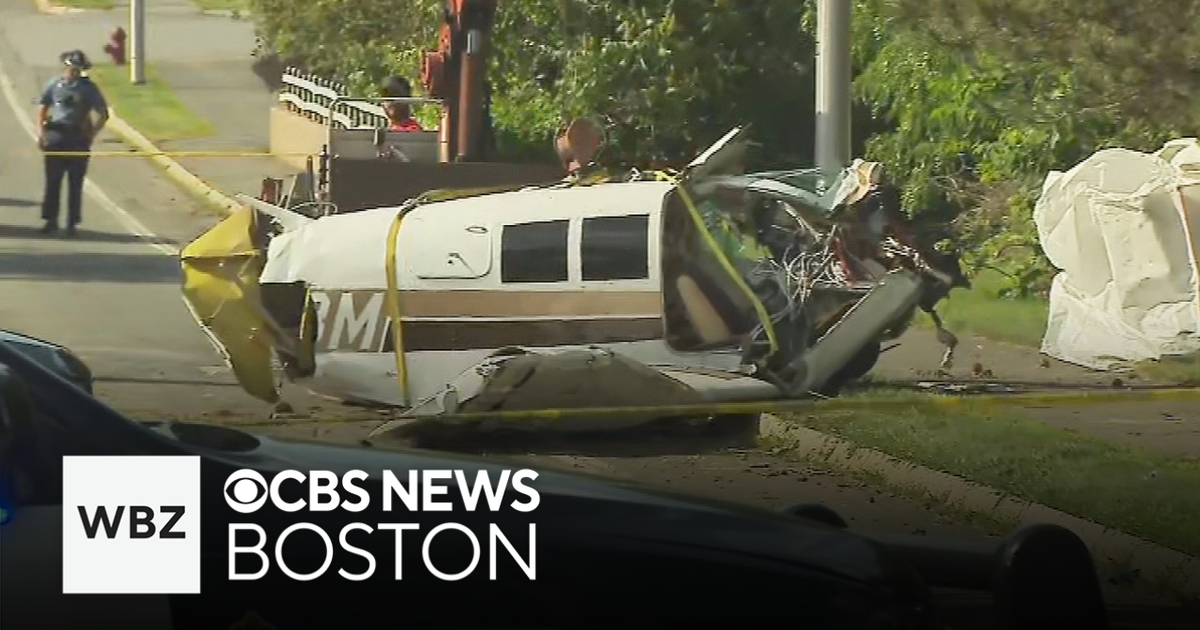 Man dies after small plane crashes in Beverly, Massachusetts